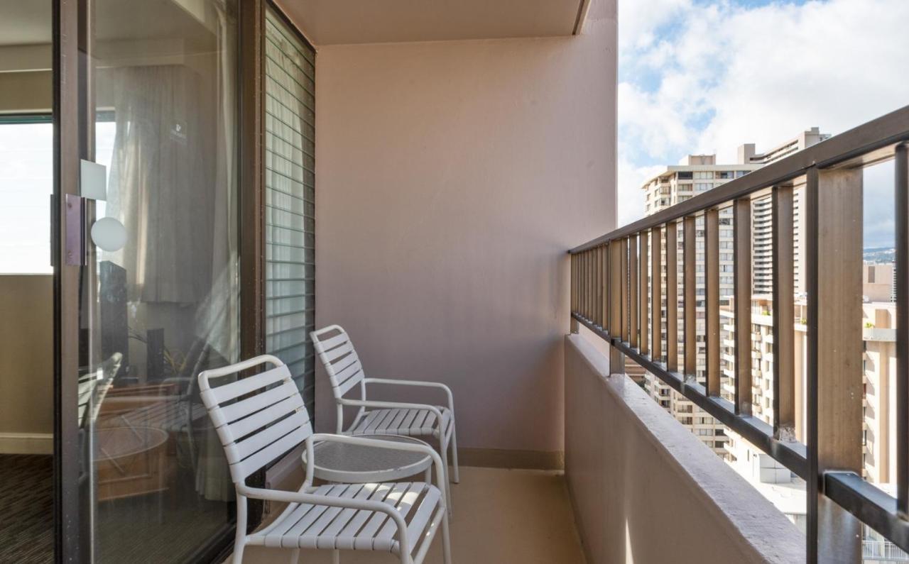 Private One Bedroom Condo, With Corporate Rental Car Savings Code Included, Free Onsite Parking Honolulu Exterior photo