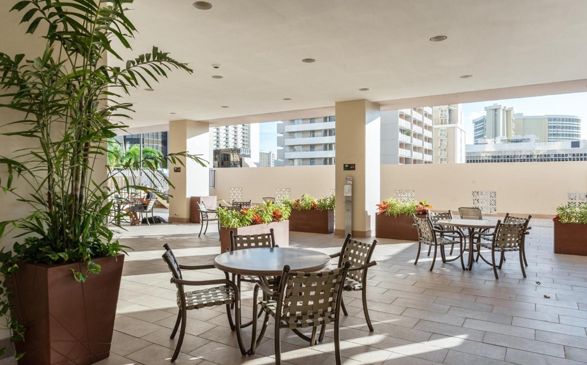 Private One Bedroom Condo, With Corporate Rental Car Savings Code Included, Free Onsite Parking Honolulu Exterior photo