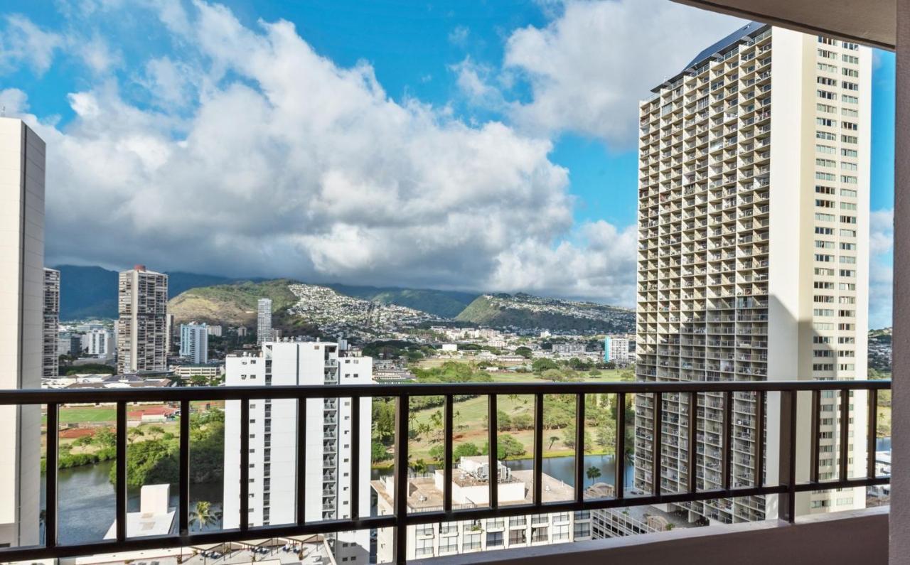 Private One Bedroom Condo, With Corporate Rental Car Savings Code Included, Free Onsite Parking Honolulu Exterior photo